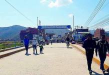 PUNO: UNIVERSITARIOS PERUANOS RETORNARON A PIE A DESAGUADERO POR PROTESTAS EN BOLIVIA