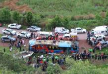 CUSCO: SEIS ESCOLARES DE 6TO DE PRIMARIA Y UN ADULTO MUEREN EN CAÃDA DE BUS, EN HUACARPAY