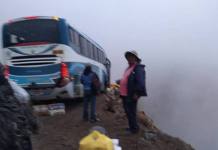 AREQUIPA: BUS CASI TERMINA EN ABISMO POR EVITAR CHOQUE CON TRÃILER EN MATARANI