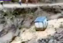 CUSCO: CÃMARAS CAPTAN CUANDO CAMIÃ“N ES ARRASTRADO POR HUAICO