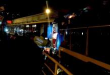 CUSCO: TREN TURÃSTICO ARROLLA TAXI Y CONDUCTOR RESULTA PRÃCTICAMENTE ILESO