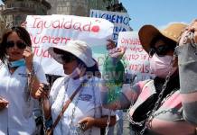AREQUIPA: PROTESTANTES DE U. ALAS PERUANAS SE ENCADENARON Y ESPERARON EN VANO A PRESIDENTE VIZCARRA