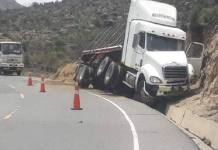 MOQUEGUA: CHOFER MUERE TRAS DESPISTE DE TRÃILER EN LA CARRETERA BINACIONAL