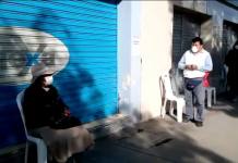 AREQUIPA: BANCO COLOCA SILLAS Y ATIENDE DESDE LAS 5:45 HORAS
