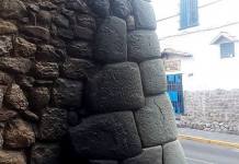 CUSCO: INESCRUPULOSOS QUEMAN BASURA Y DAÃ‘AN MURO INCA