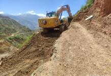 FCM APOYA CON MAQUINARIA PARA RECUPERAR TRANSITABILIDAD EN EL SECTOR DE SIJUAYA