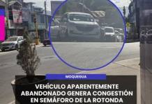MOQUEGUA | VEHÍCULO APARENTEMENTE ABANDONADO GENERA CONGESTIÓN EN SEMÁFORO DE LA ROTONDA